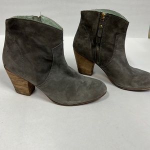 Boden size 9(40) suede leather heels